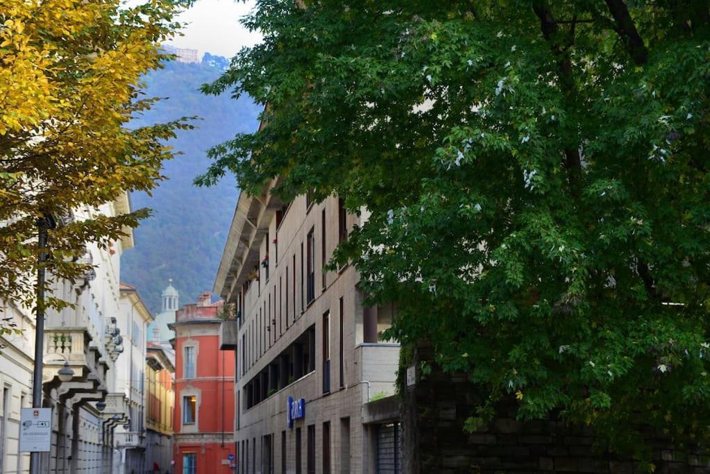 Trilocale Como Centro, Esclusivo 100 Mq Con 3 Balconi Exteriör bild