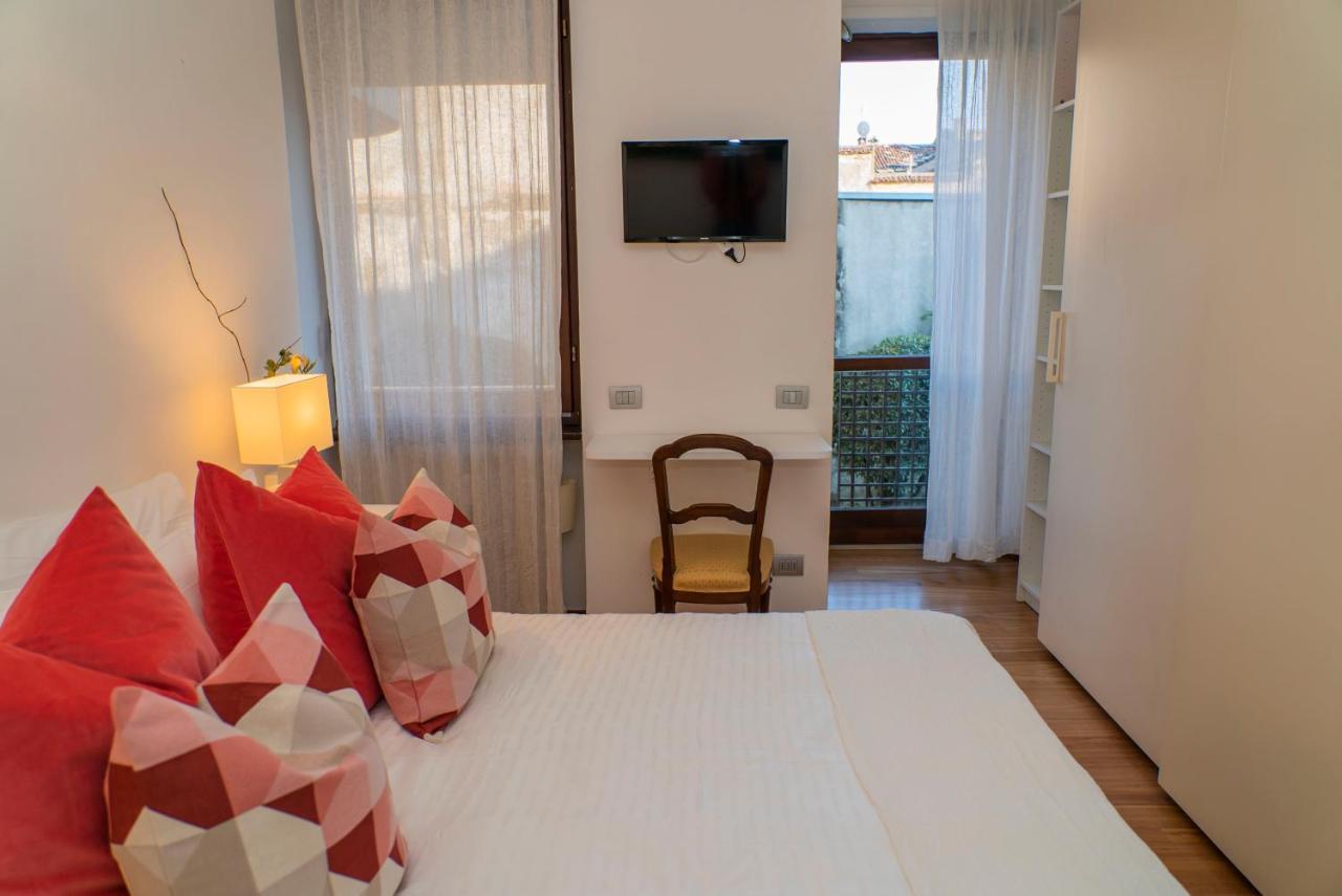 Trilocale Como Centro, Esclusivo 100 Mq Con 3 Balconi Exteriör bild